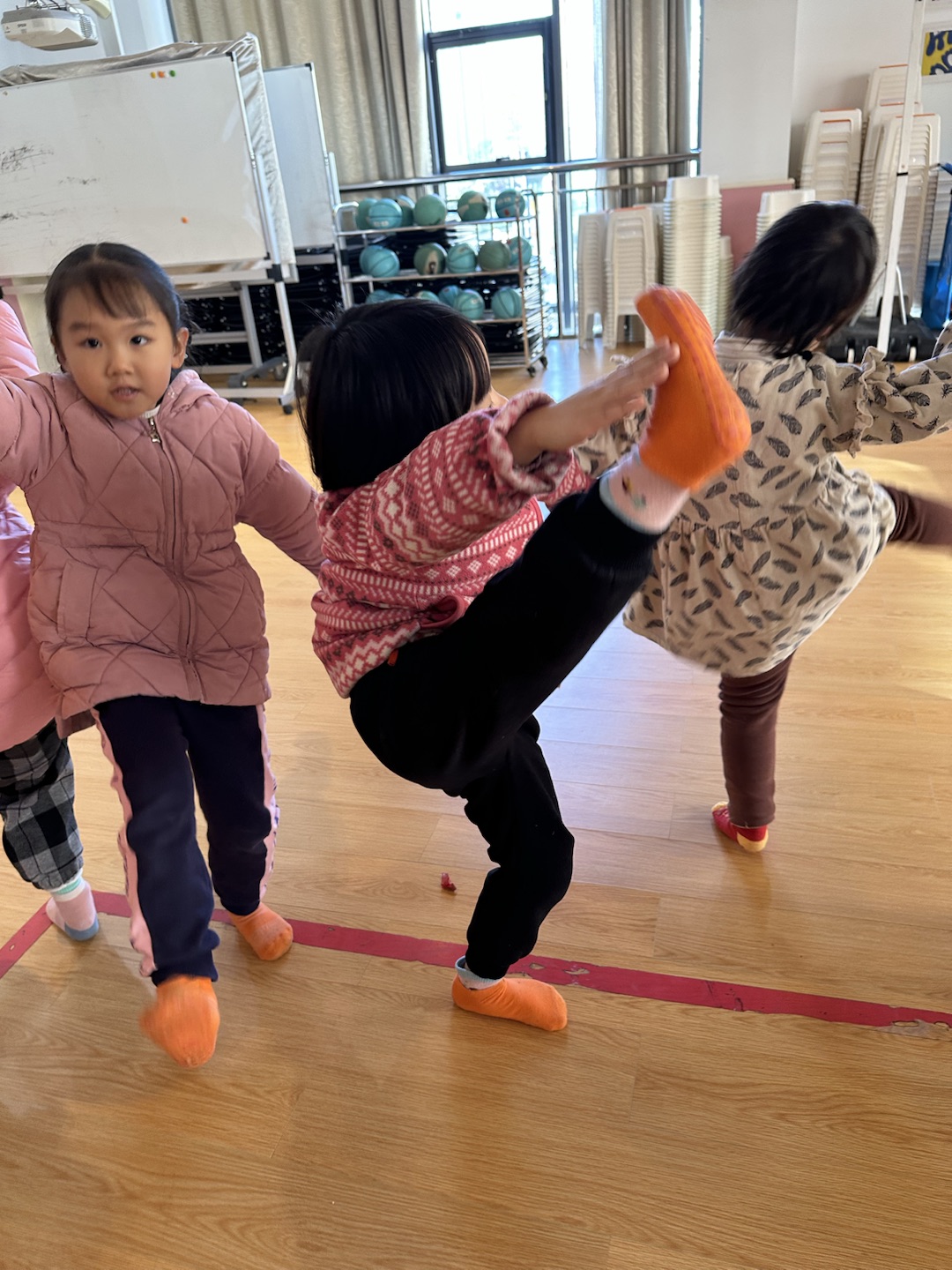 【班级活动】体操:小螃蟹晒太阳